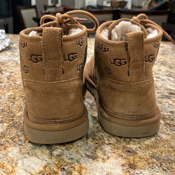 Men’s Neumel Uggs - Picture 4 of 11